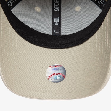  New Era Crinkled Pu 9Forty Neyyan Kadın Bej Şapka