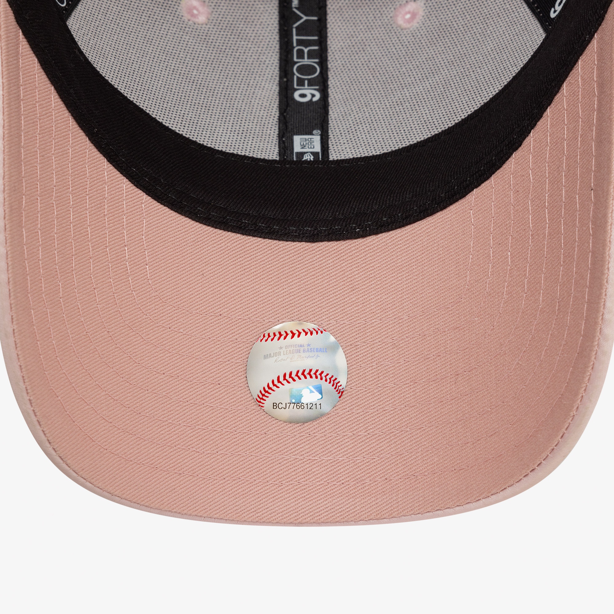 New Era New York Yankees Satin 9Forty Kadın Pembe Şapka