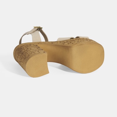  Kadın Bej Ayarlanabilir Tokalı Topuklu Süet Sandalet