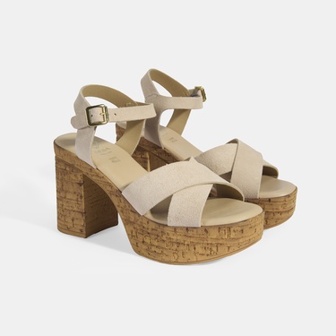  Kadın Bej Ayarlanabilir Tokalı Topuklu Süet Sandalet