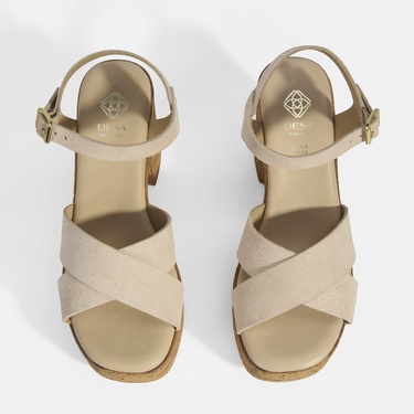  Kadın Bej Ayarlanabilir Tokalı Topuklu Süet Sandalet