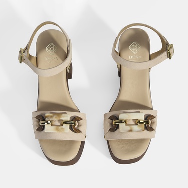  Kadın Bej Aksesuar Detaylı Ayarlanabilir Tokalı Süet Topuklu Sandalet