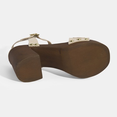  Kadın Bej Aksesuar Detaylı Ayarlanabilir Tokalı Süet Topuklu Sandalet