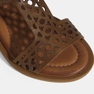  Kadın Taba Cırt Detaylı Perforeli Deri Sandalet