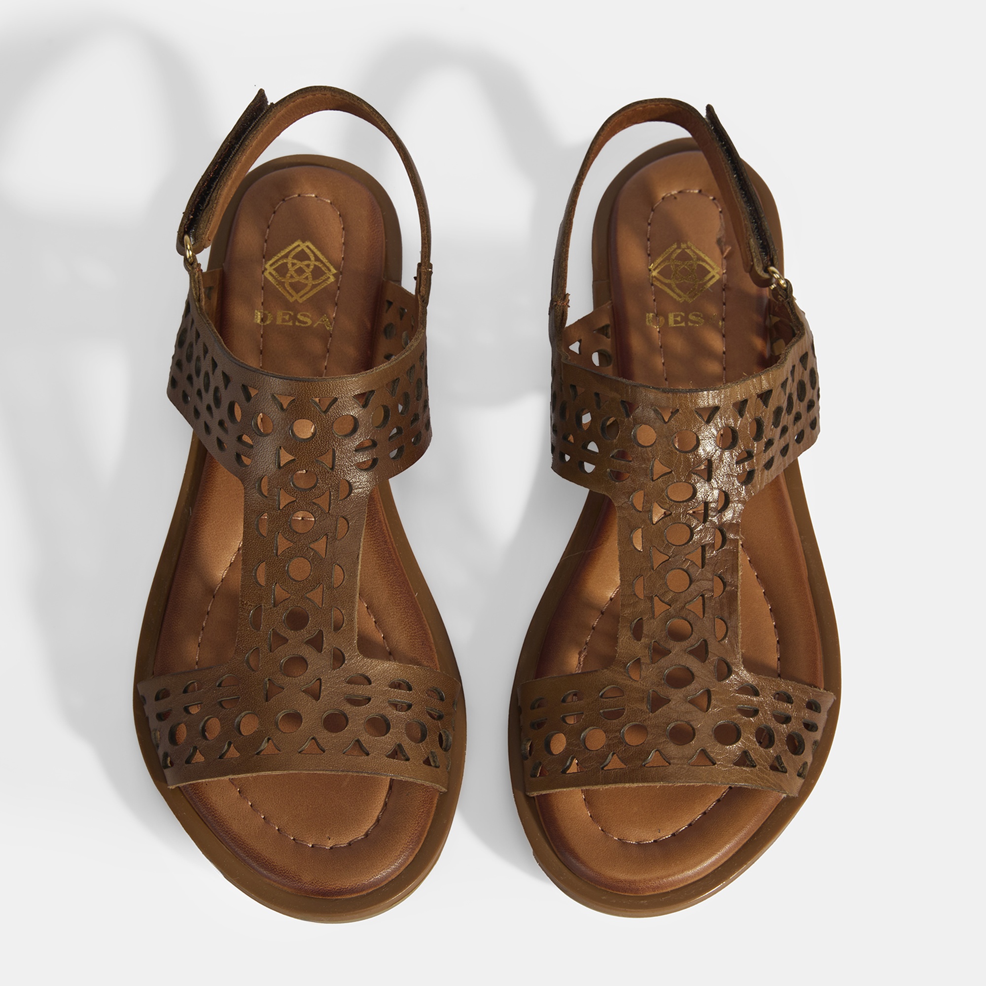 Kadın Taba Cırt Detaylı Perforeli Deri Sandalet