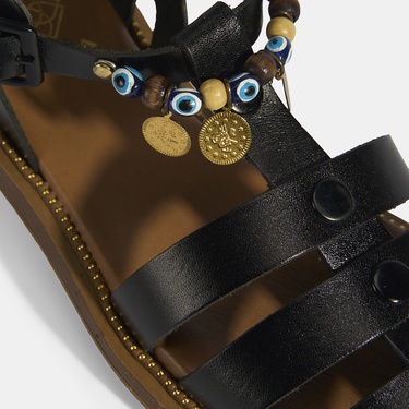  Kadın Siyah Aksesuar Detaylı Ayarlanabilir Tokalı Deri Sandalet