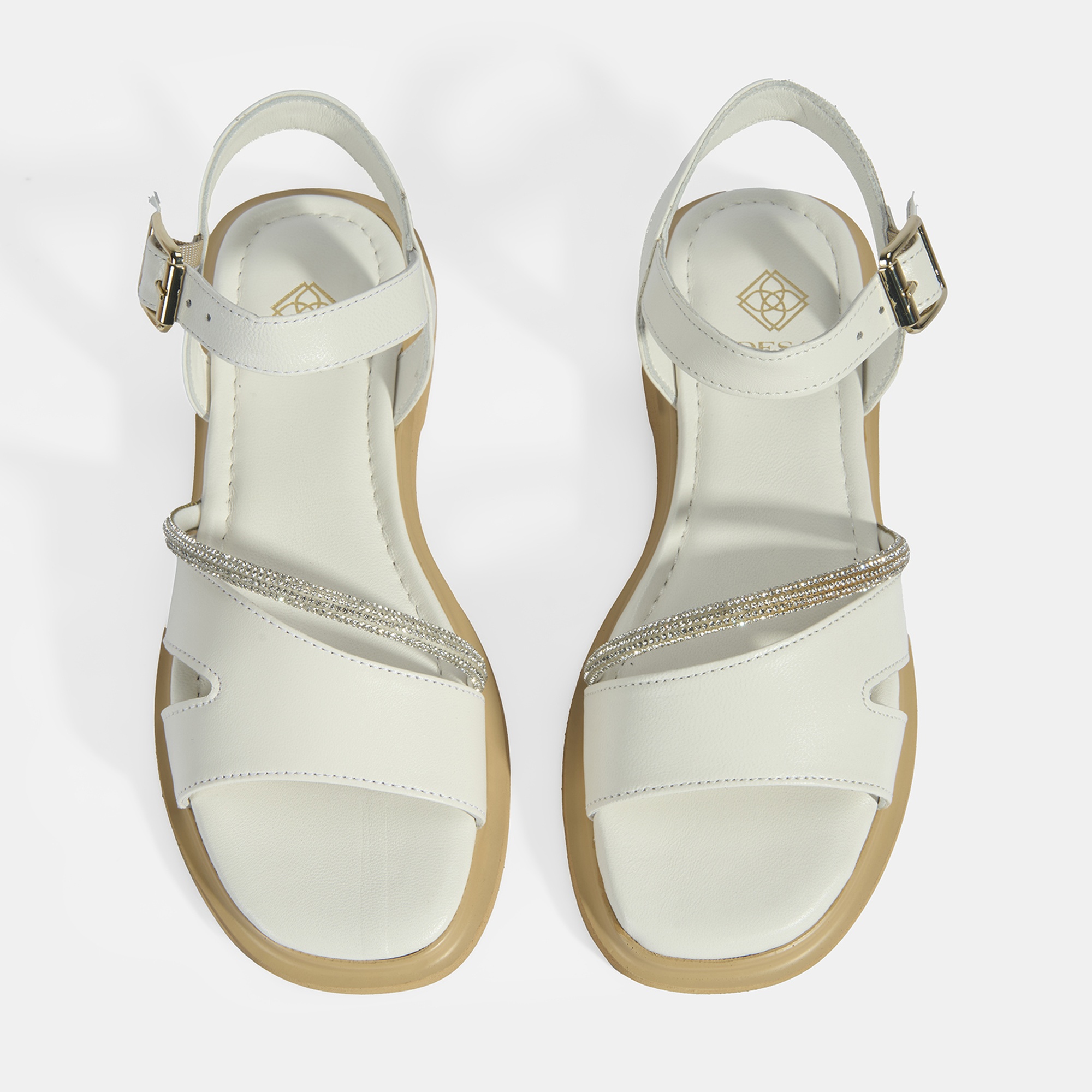 Kadın Beyaz Ayarlanabilir Tokalı Taş Detaylı Deri Sandalet