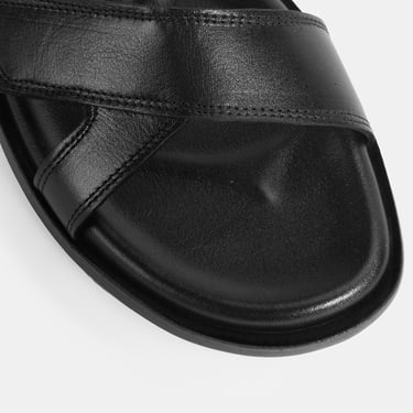  Erkek Siyah Cırt Detaylı Deri Sandalet