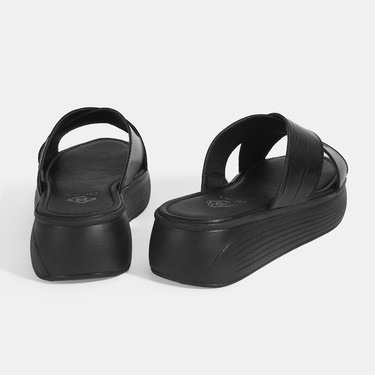  Kadın Siyah Dolgu Topuklu Deri Terlik