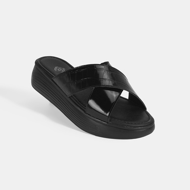  Kadın Siyah Dolgu Topuklu Deri Terlik