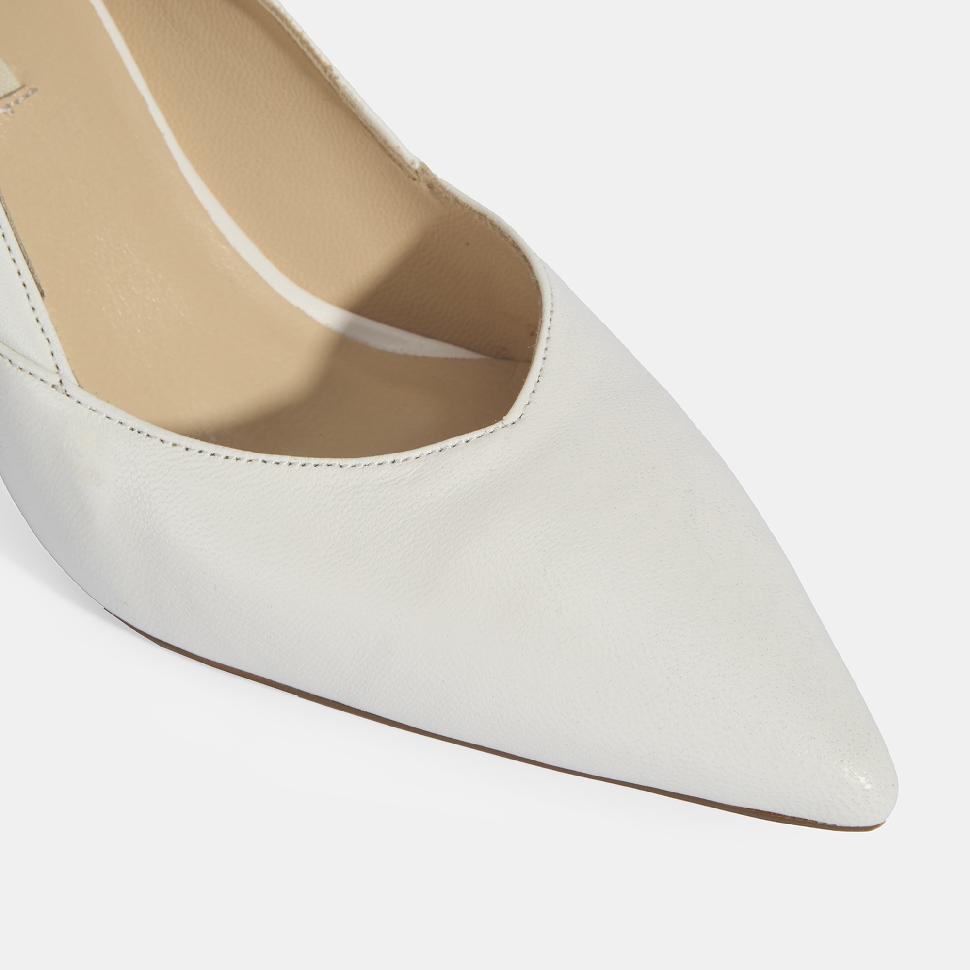 Kadın Beyaz Deri Topuklu Klasik Ayakkabı