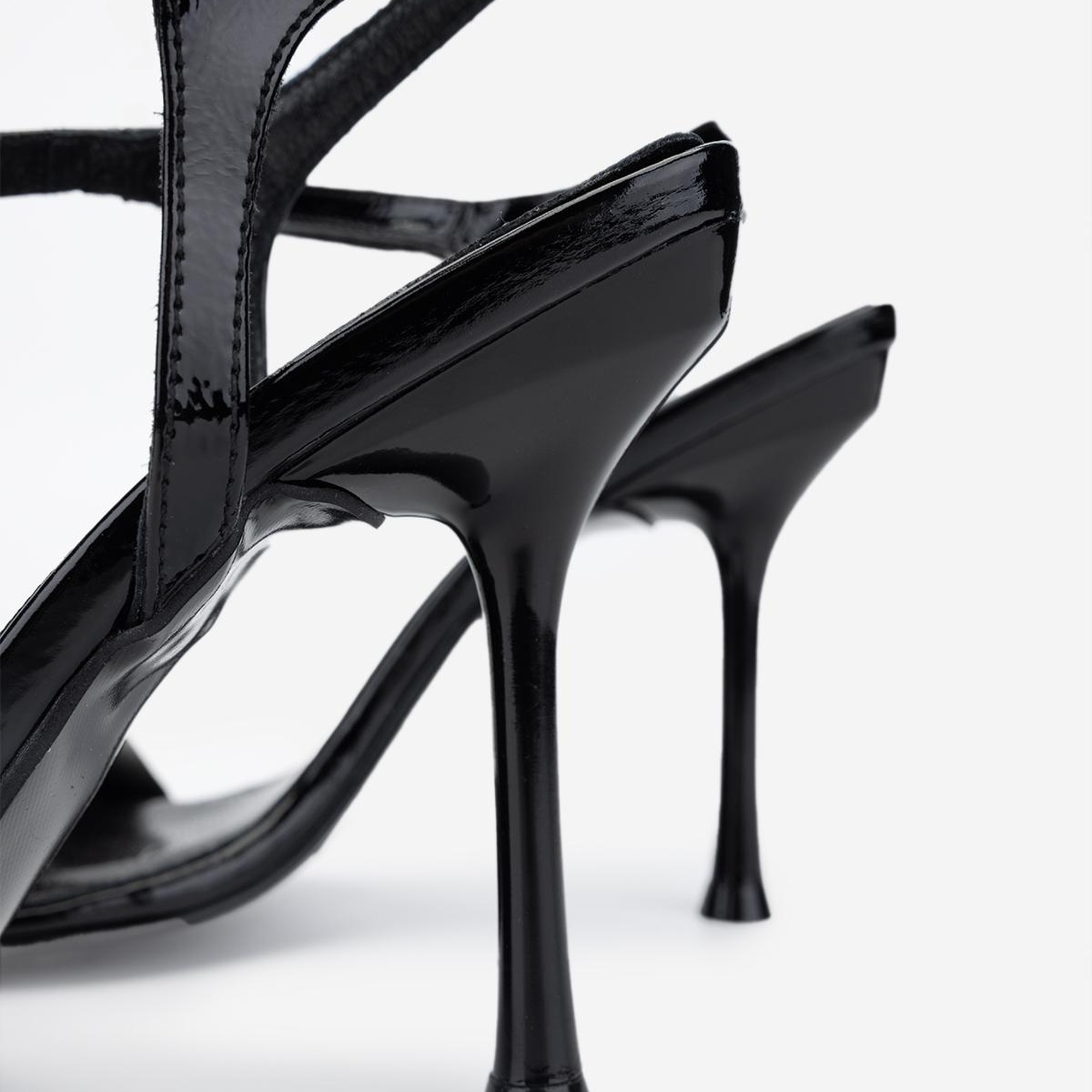 Valmenti Kadın Vegan Siyah Rugan Topuklu Ayakkabı