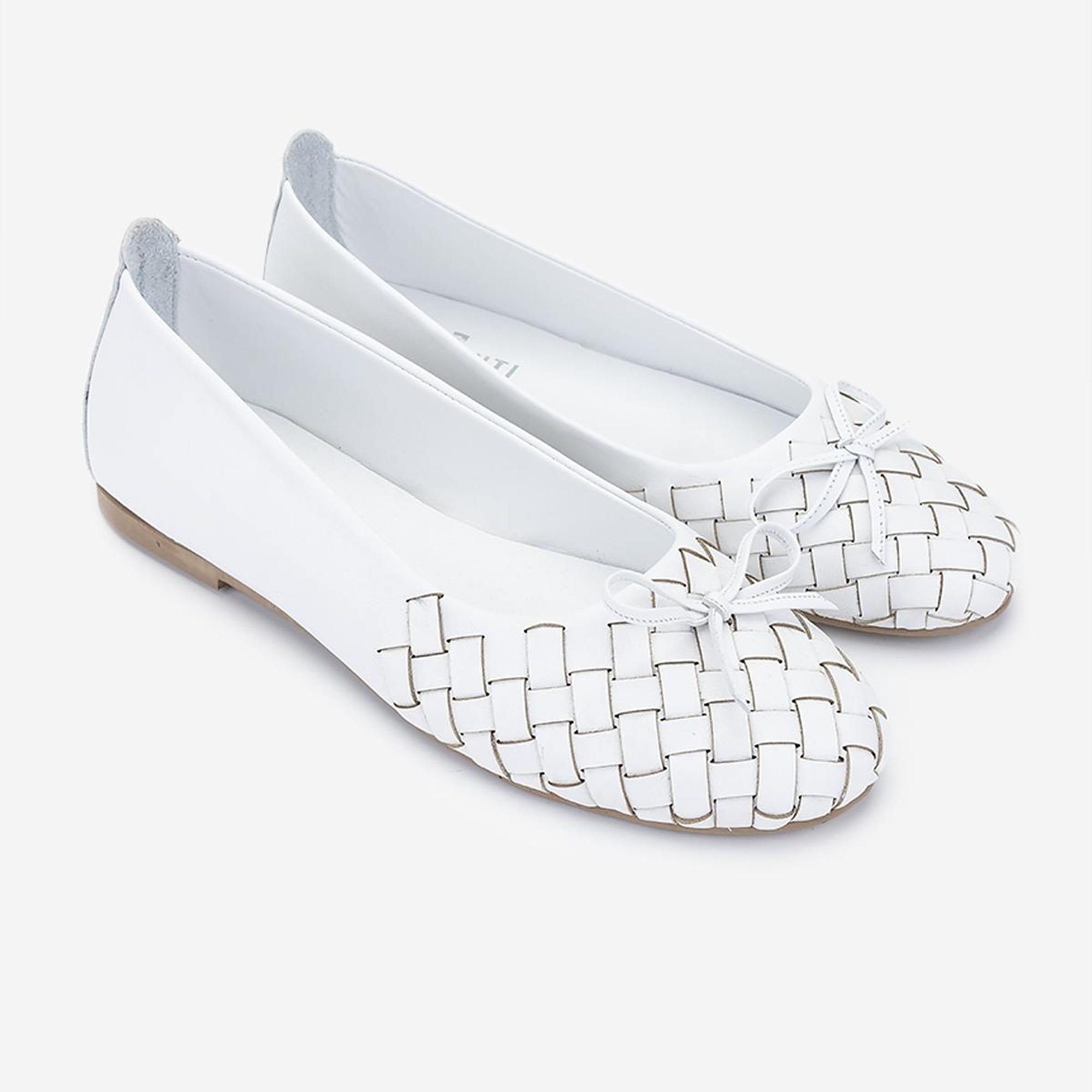 Valmenti Kadın Hakiki Deri Beyaz Babet Ayakkabı