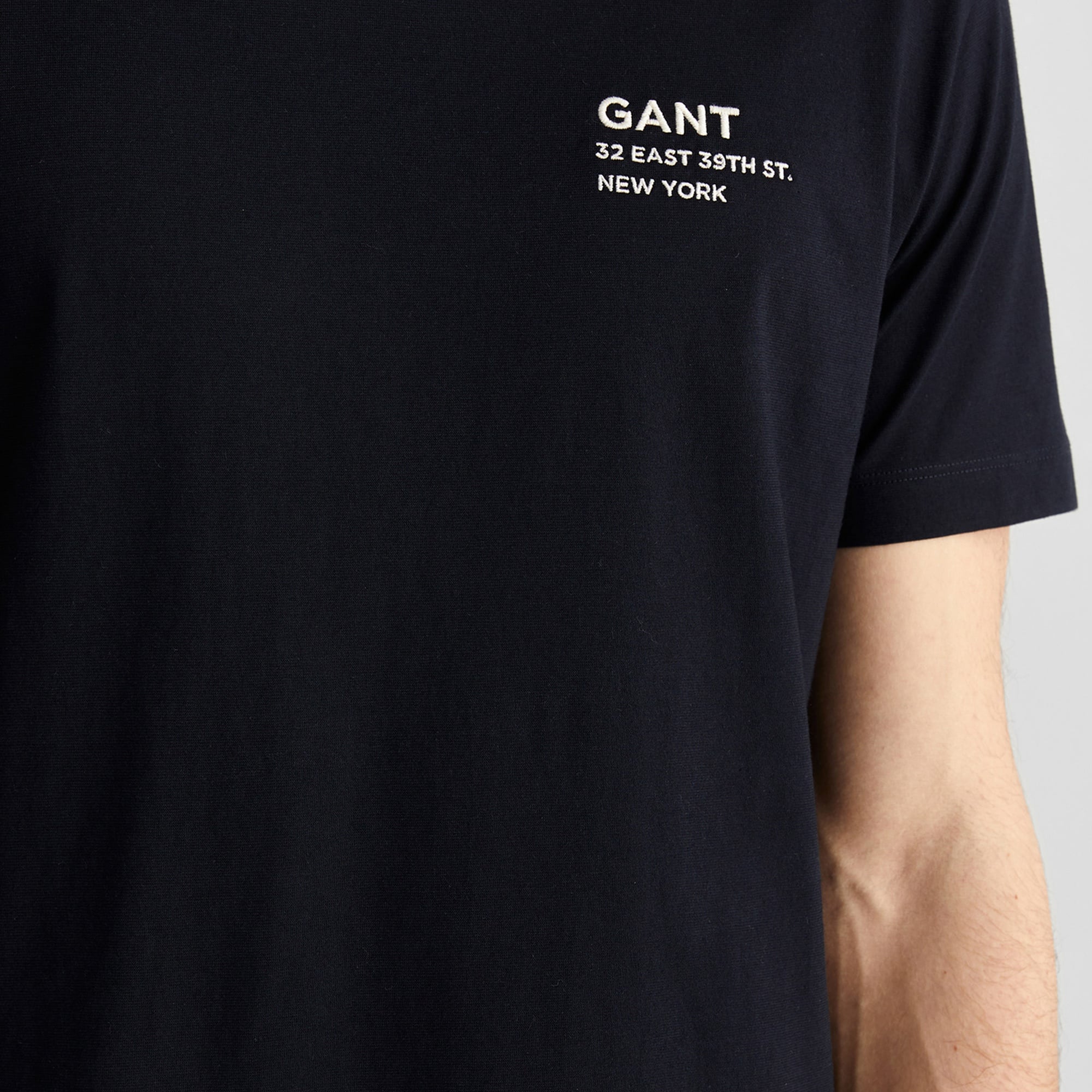GANT Erkek Siyah Regular Fit Bisiklet Yaka Logolu T-Shirt