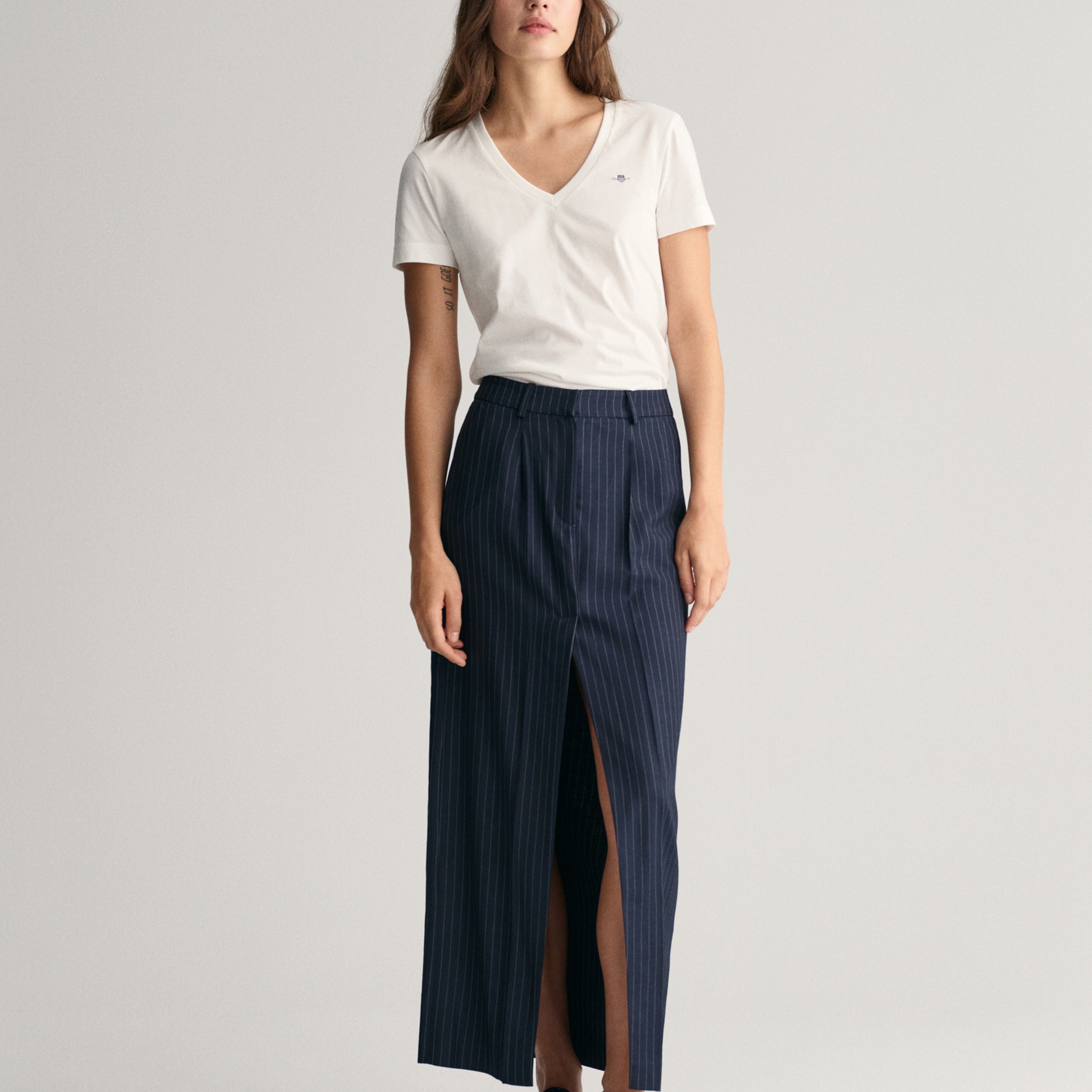 GANT Kadın Beyaz V Yaka Regular Fit T-Shirt