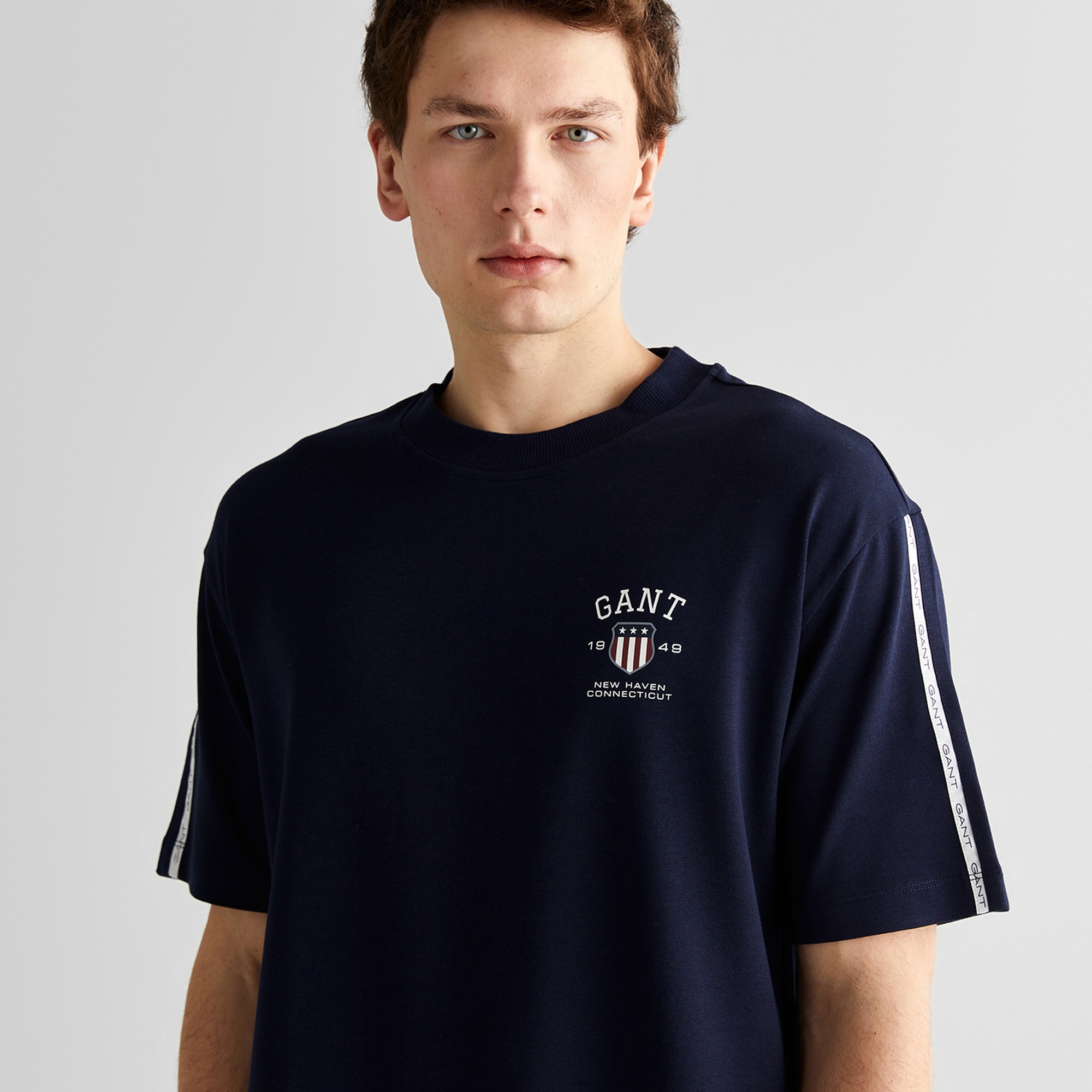 GANT Erkek Lacivert Relaxed Fit Bisiklet Yaka Logolu T-Shirt