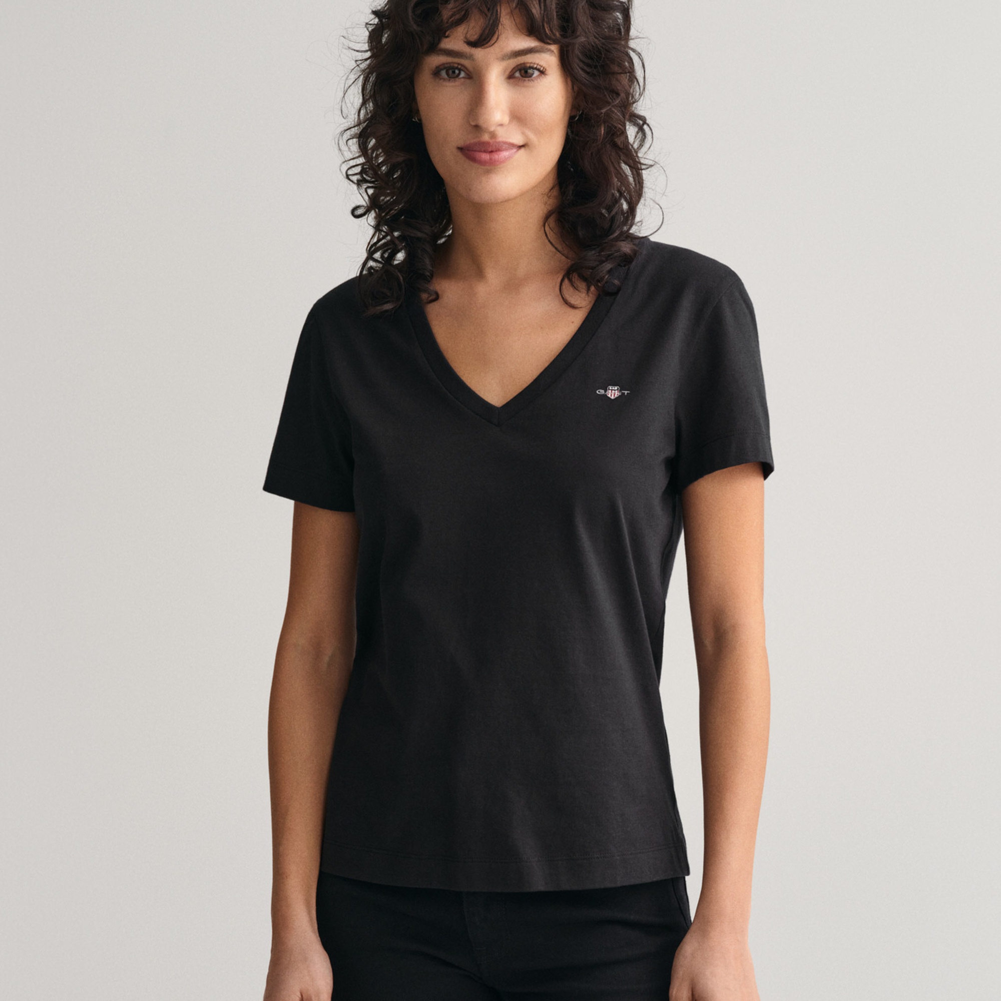 GANT Kadın Siyah V Yaka Regular Fit T-Shirt