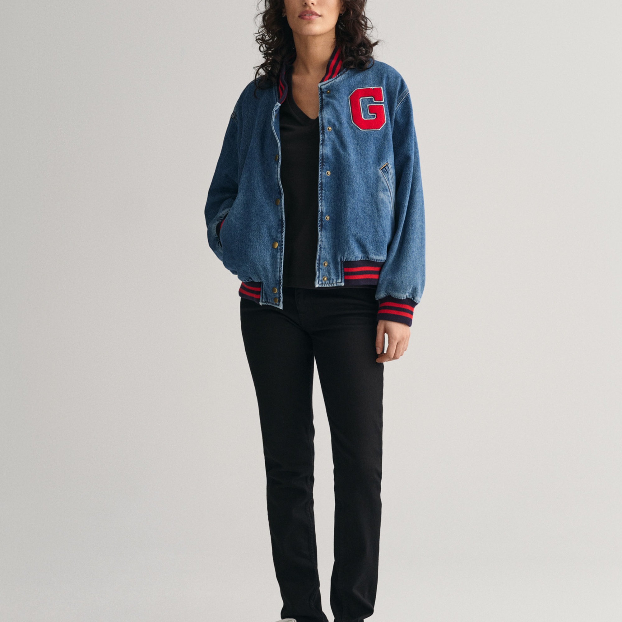 GANT Kadın Siyah V Yaka Regular Fit T-Shirt