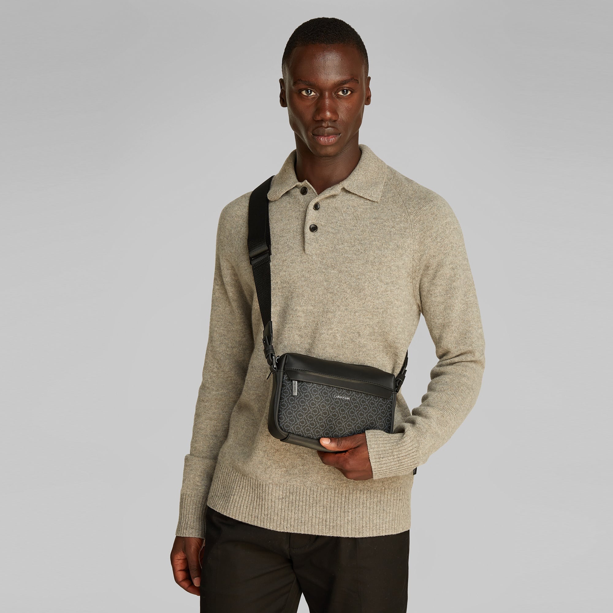 Calvin Klein Must Camera Mono Erkek Siyah El Çantası