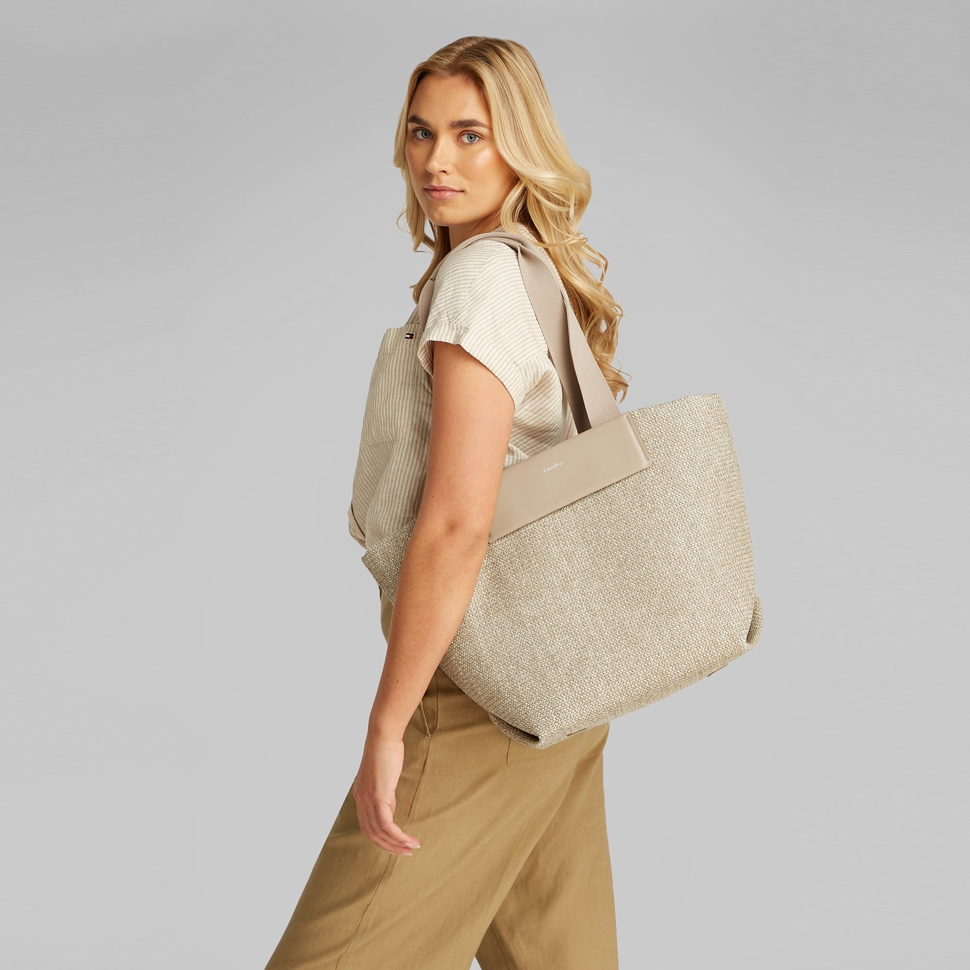 Calvin Klein Kadın Bej El Çantası