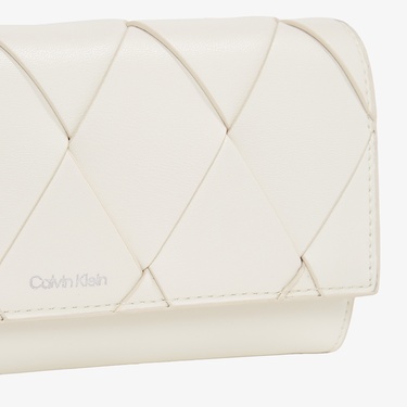  Calvin Klein Woven Convertible Kadın Bej Çapraz Çanta