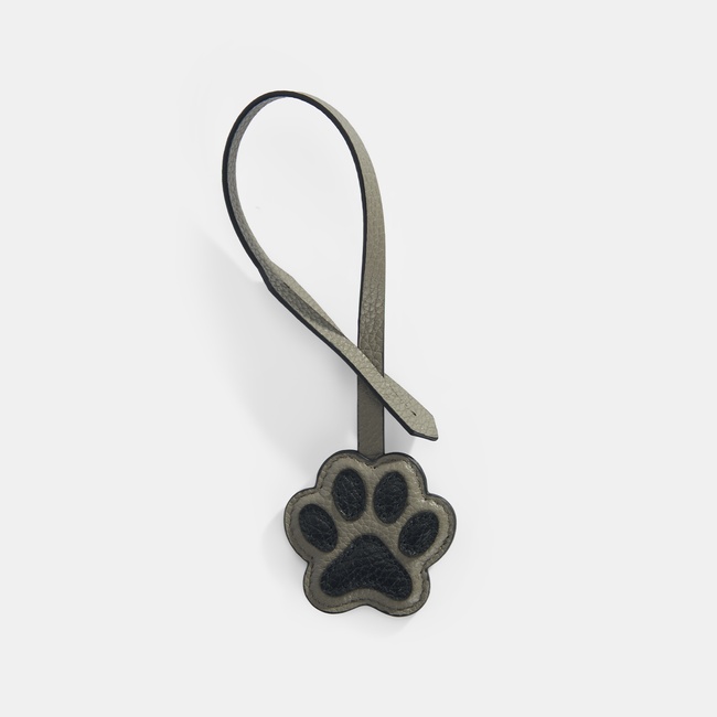  Gri Pati Figürlü Deri Charm