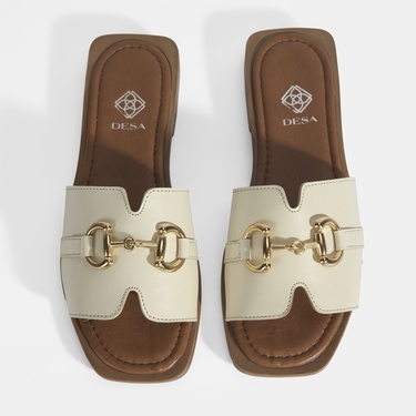  Kadın Bej Metal Toka Aksesuarlı Deri Terlik