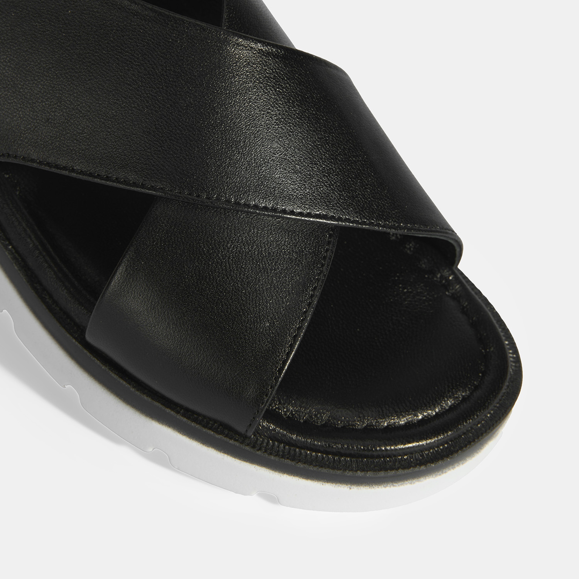 Siyah Kadın Lastik Bantlı Deri Sandalet