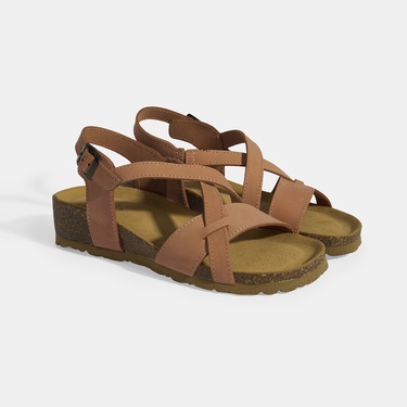  Pembe Kadın Toka Detaylı Süet Sandalet