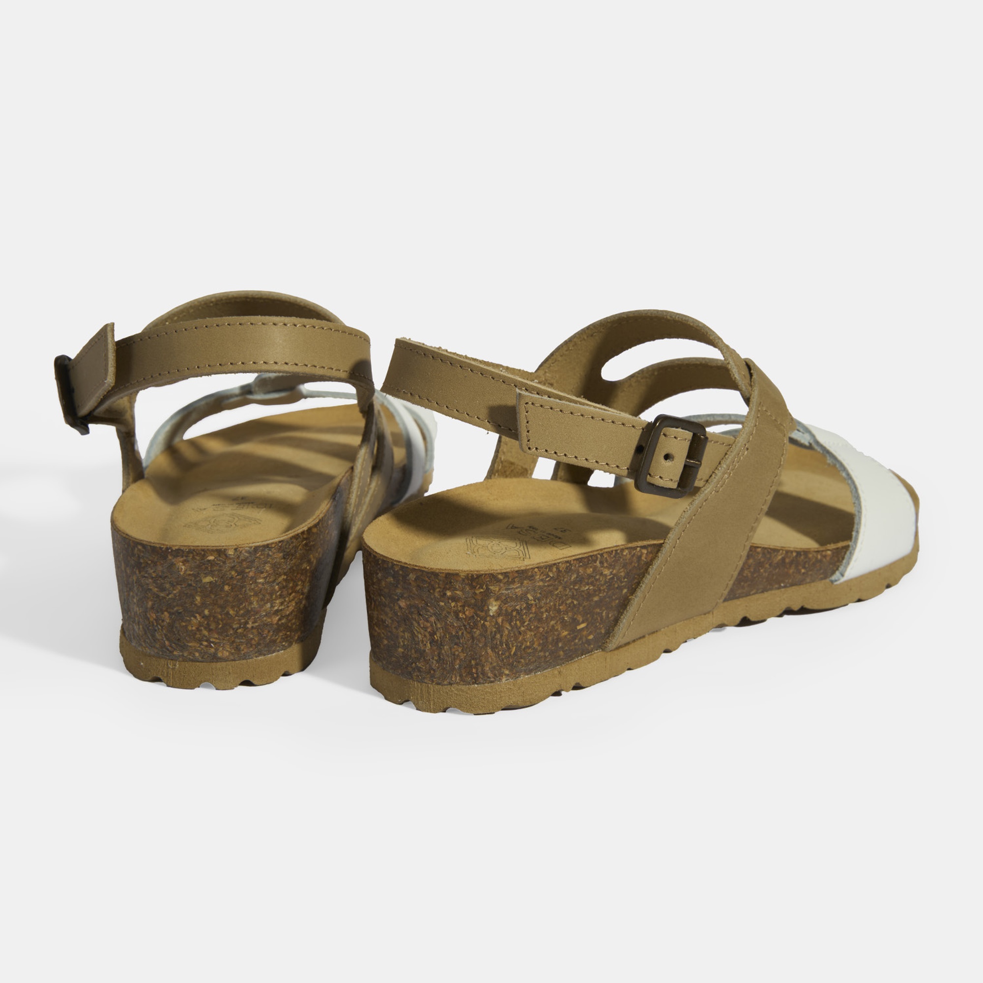 Vizon Kadın Toka Detaylı Nubuk Sandalet