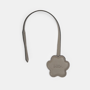  Gri Pati Figürlü Deri Charm