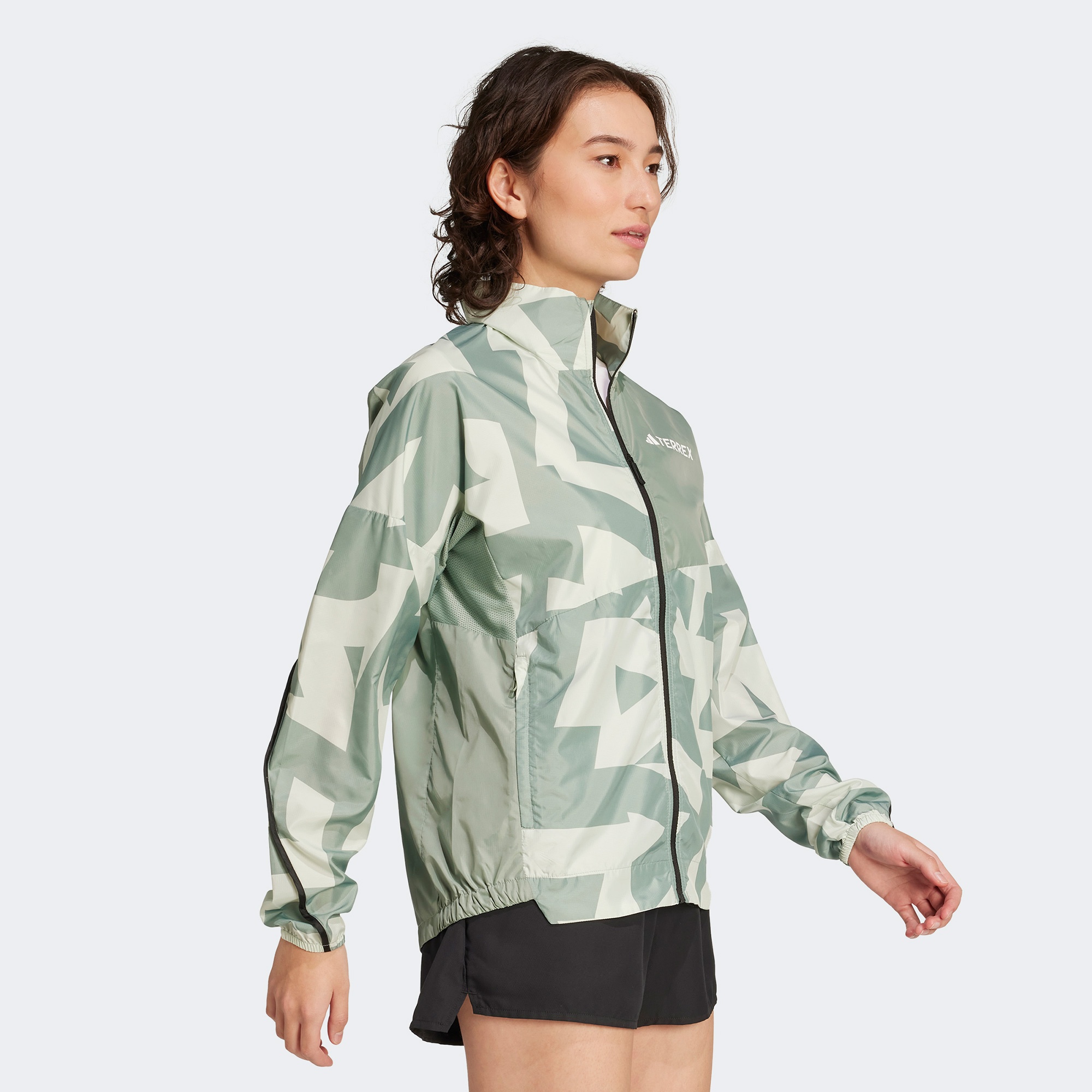 adidas Terrex Multi Printed Wind Kadın Yeşil Ceket