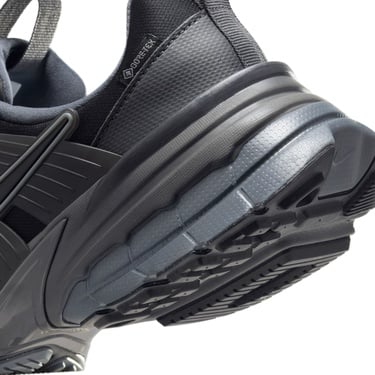  Nike V2K Run GORE-TEX Kadın Siyah Spor Ayakkabı