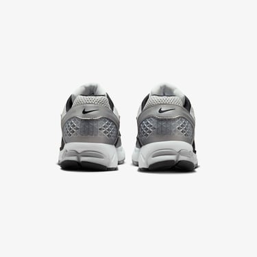  Nike Zoom Vomero 5 Erkek Gri Spor Ayakkabı
