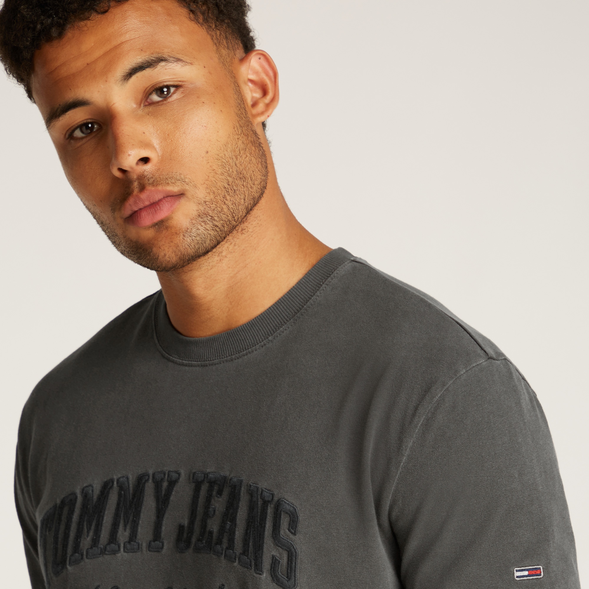 Tommy Jeans Reg Vintage Varsity Erkek Siyah T-Shirt