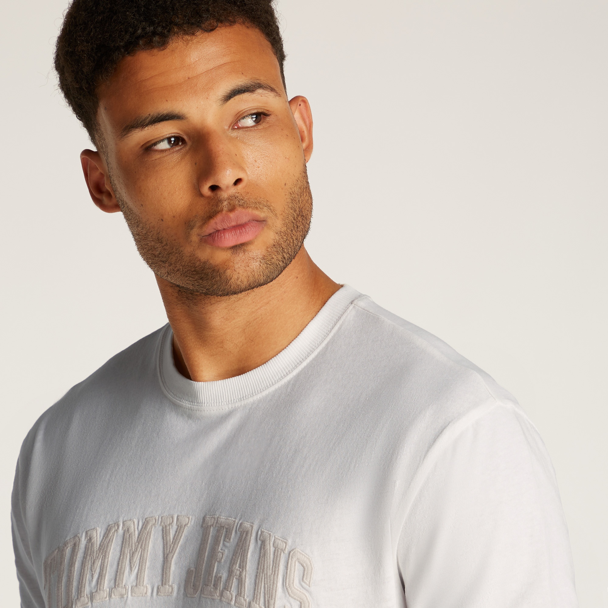 Tommy Jeans Reg Vintage Varsity Erkek Beyaz T-Shirt