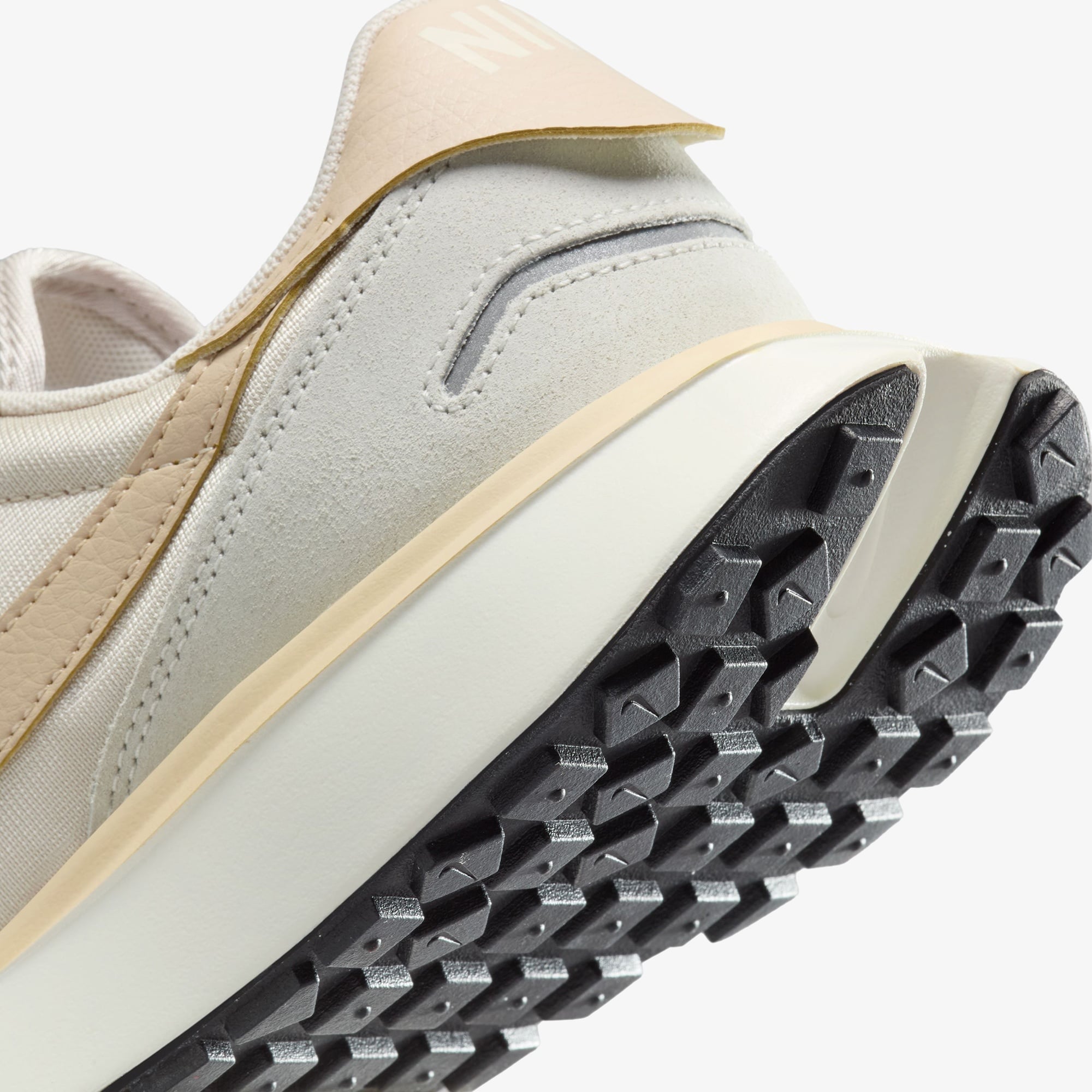 Nike Phoenix Waffle Kadın Bej Spor Ayakkabı