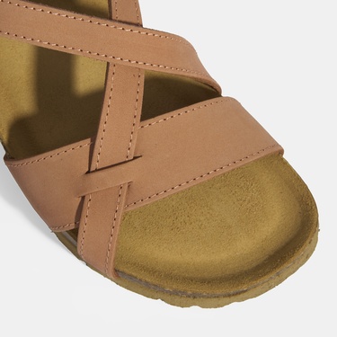  Pembe Kadın Toka Detaylı Süet Sandalet