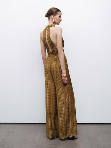  Gold ve Taş Aksesuarlı Tulum