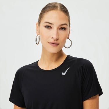  Nike Dri-Fit Race Kadın Siyah T-Shirt