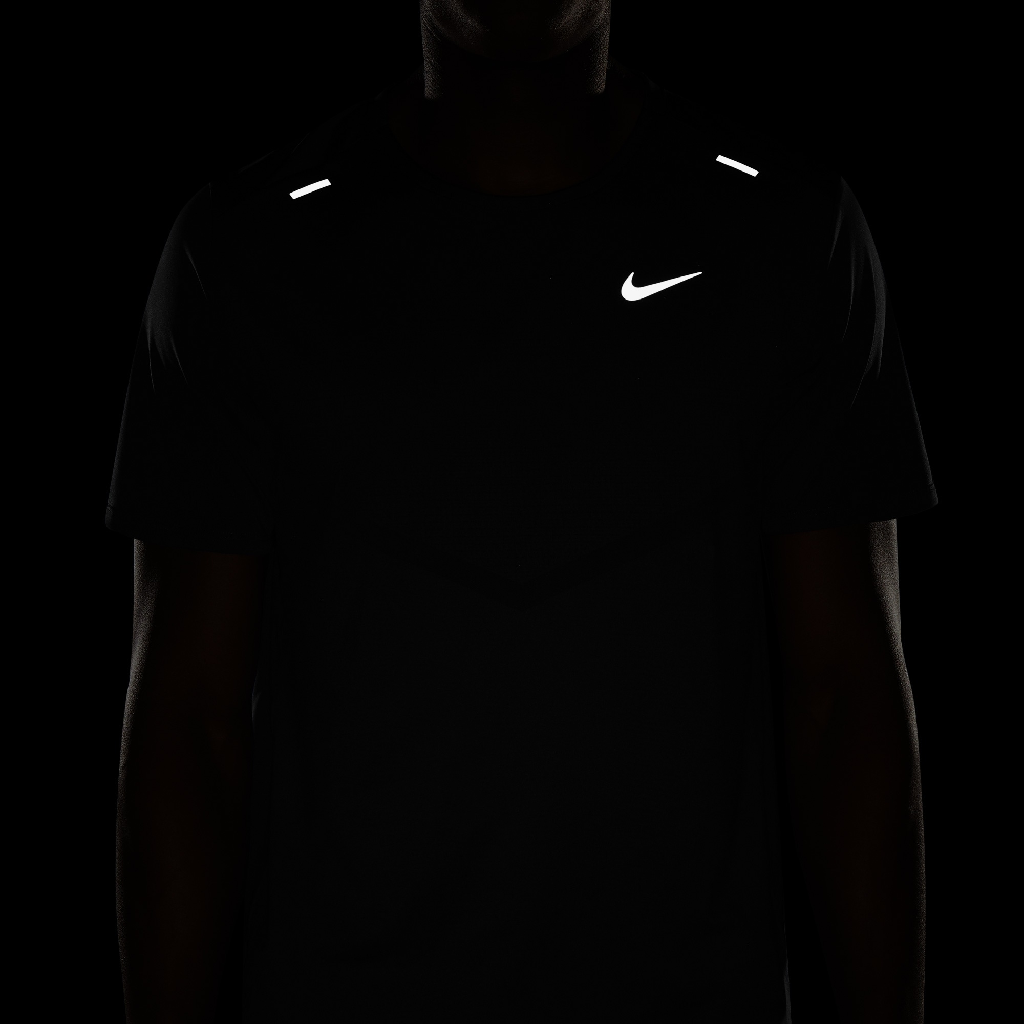 Nike Dri-Fit Rise 365 Erkek Siyah T-Shirt