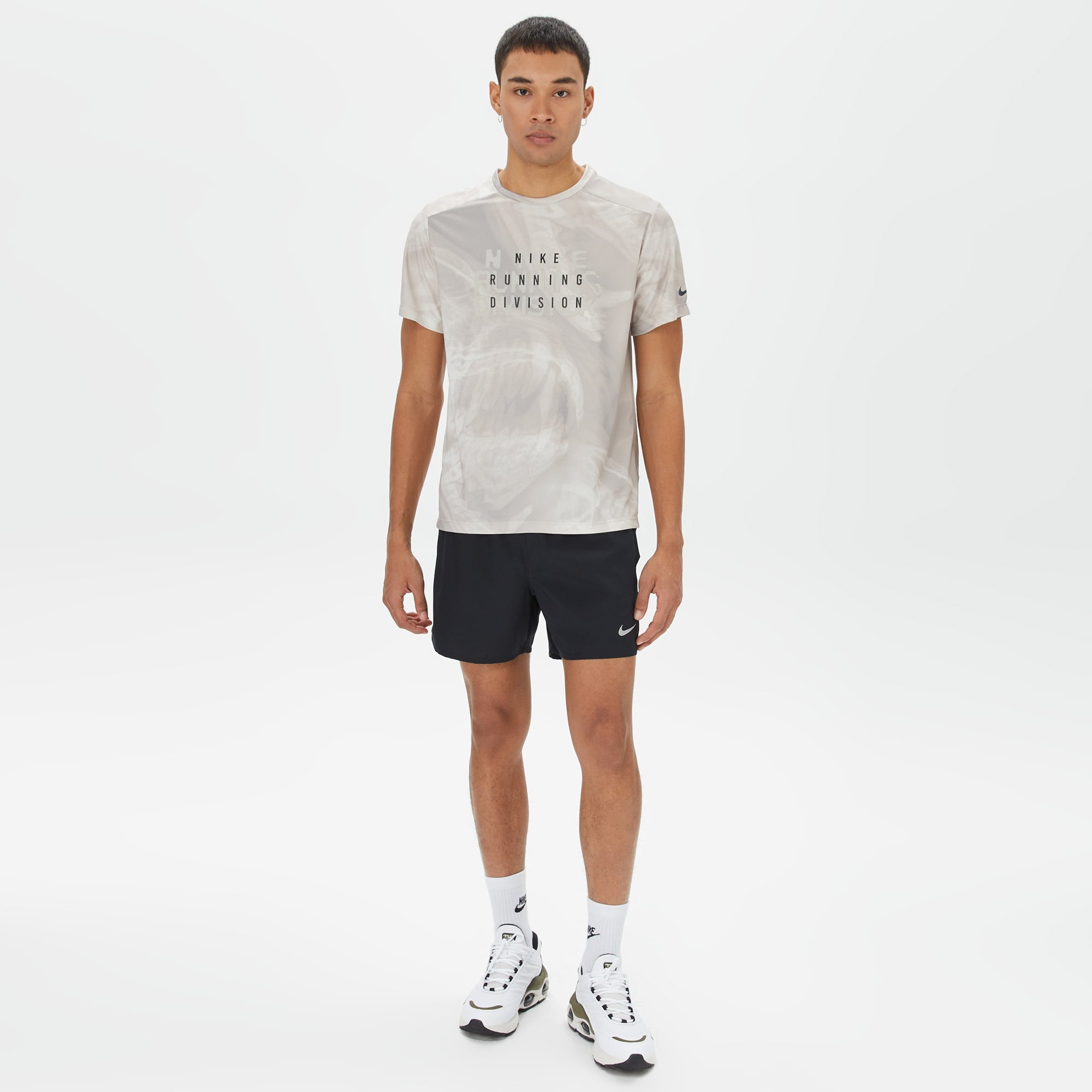 Nike Dri-Fit Challenger Erkek Siyah Şort