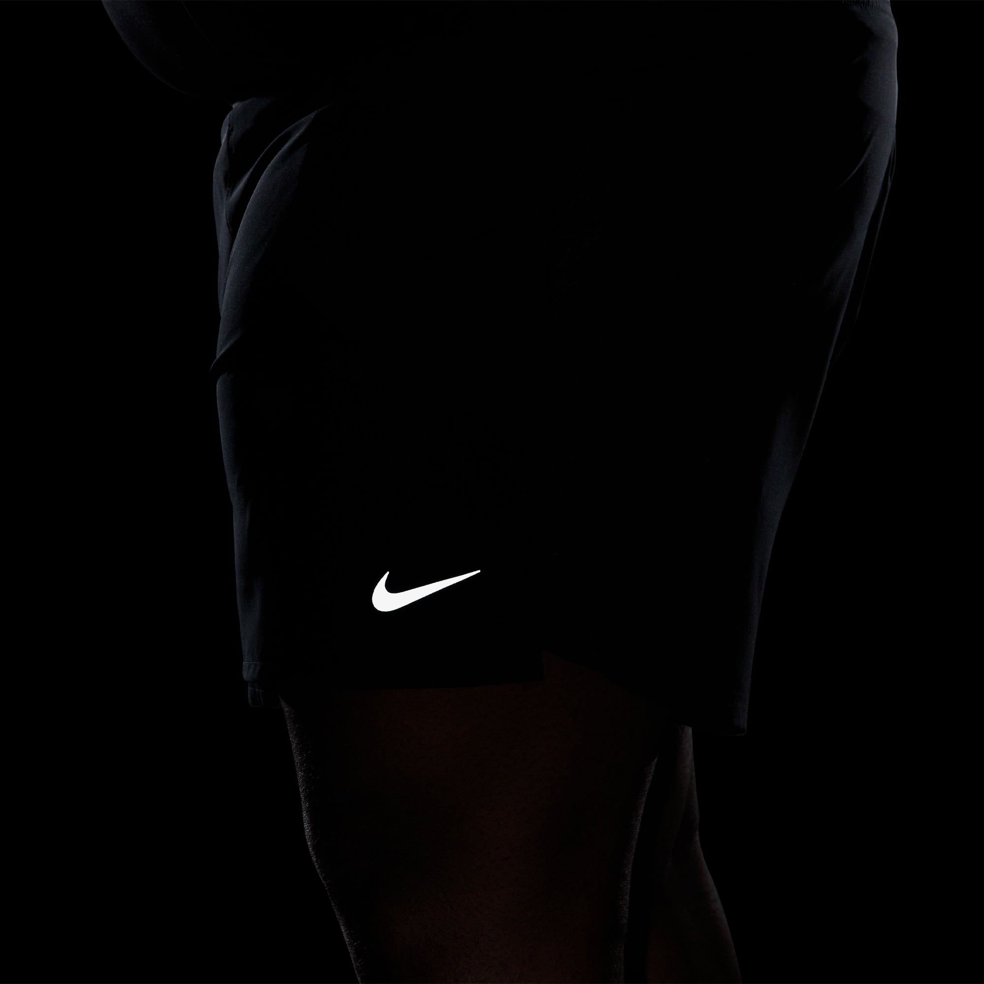 Nike Dri-Fit Challenger Erkek Siyah Şort