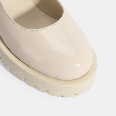  Kadın Krem Mary Jane Cırt Detaylı Deri Babet