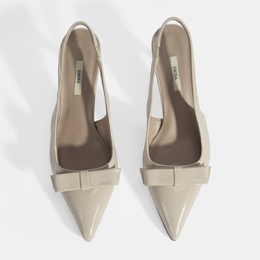  Kadın Krem Fiyonk Detaylı Rugan Topuklu Klasik Ayakkabı