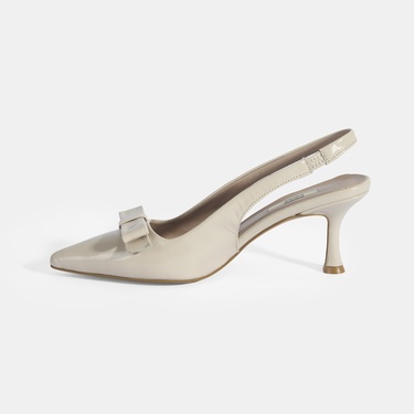  Kadın Krem Fiyonk Detaylı Rugan Topuklu Klasik Ayakkabı