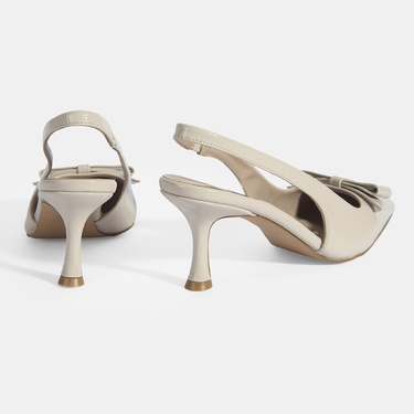  Kadın Krem Fiyonk Detaylı Rugan Topuklu Klasik Ayakkabı