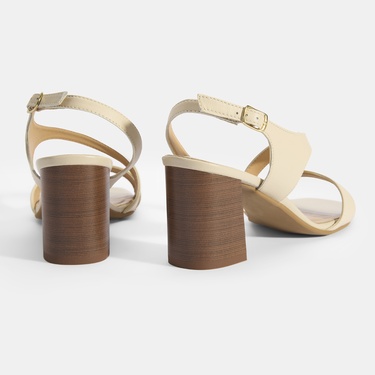  Kadın Bej Ayarlanabilir Tokalı Topuklu Deri Sandalet