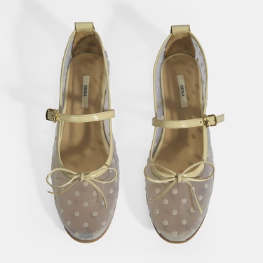  Kadın Beyaz Puantiyeli Toka Aksesuarlı Babet