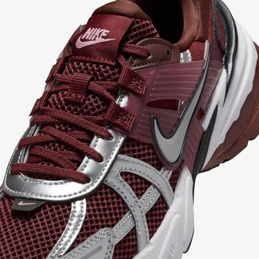  Nike V2K Run Kadın Bordo Spor Ayakkabı